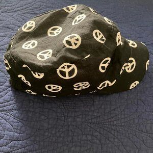 Black juniors peace sign hat